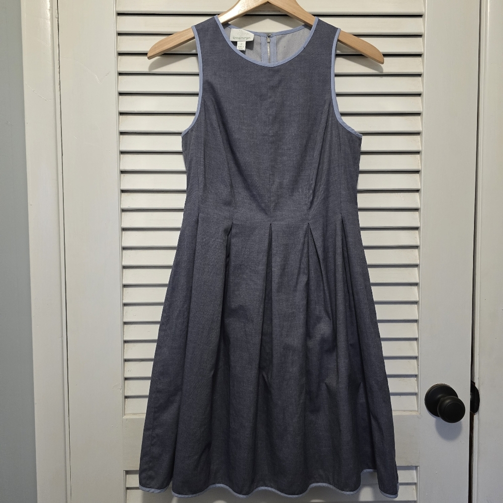 Donna Morgan Women's Dress 2 (4-6 runs bigger) Blue Sleeveless Box Pleats EUC
